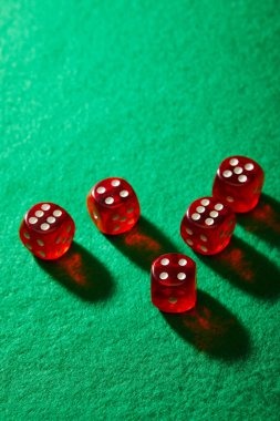 Meja blackjack dengan dealer profesional Meja blackjack live